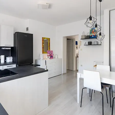 2 Bedroom Beautiful In Lägenhet Rijeka