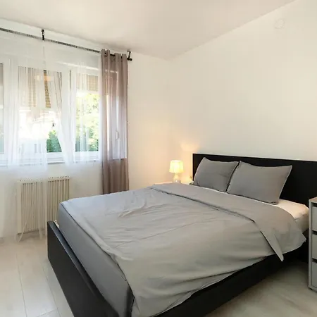 Lägenhet 2 Bedroom Beautiful In
