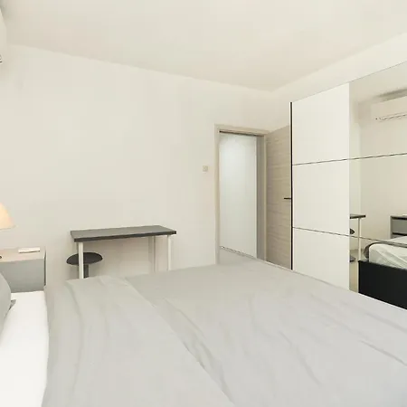 2 Bedroom Beautiful In Lägenhet *