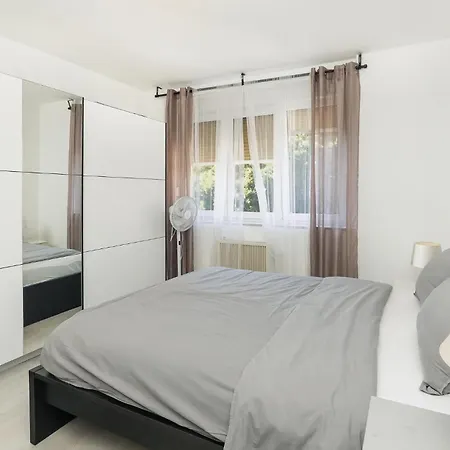 Lägenhet 2 Bedroom Beautiful In