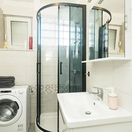 2 Bedroom Gorgeous In *
