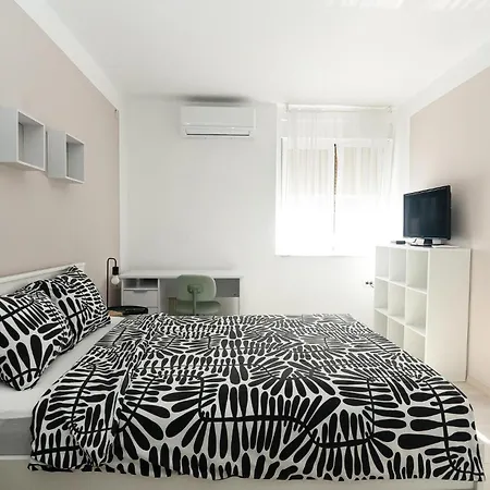 2 Bedroom Beautiful In Lägenhet *