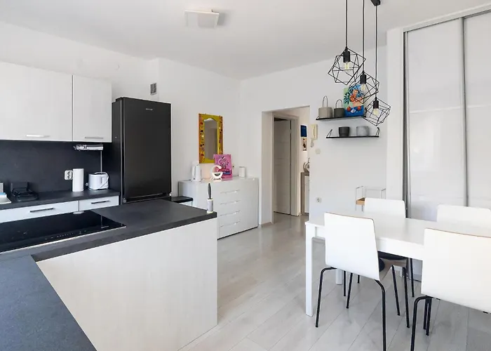 2 Bedroom Gorgeous In Appartement Rijeka