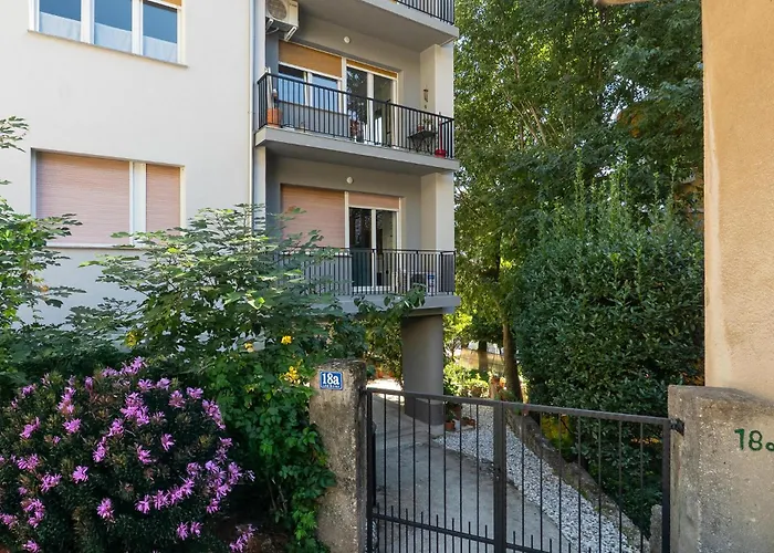2 Bedroom Gorgeous In Appartement