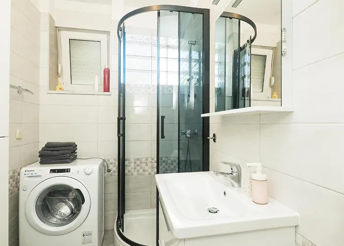 2 Bedroom Gorgeous In *