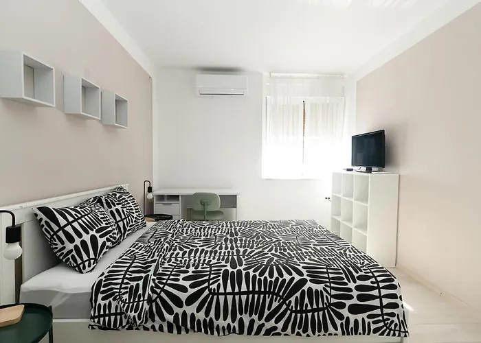 2 Bedroom Gorgeous In Appartement *